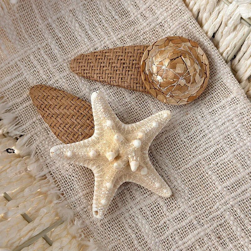 Beach straw hair clip detail