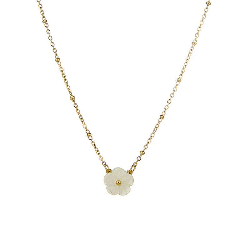 Mother of pearl flower jewelry set detail